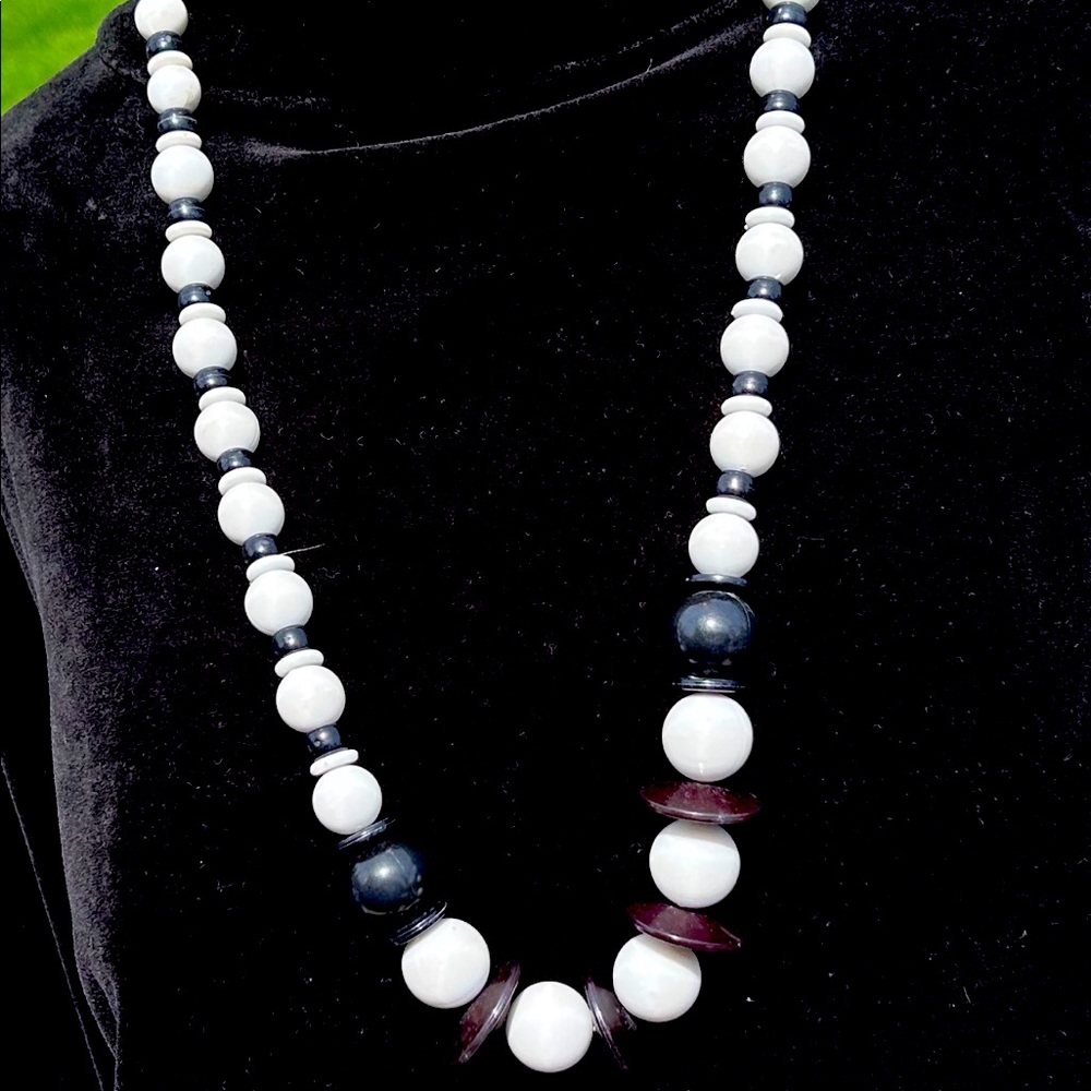 black & white beaded necklace. Simple,casual wear
